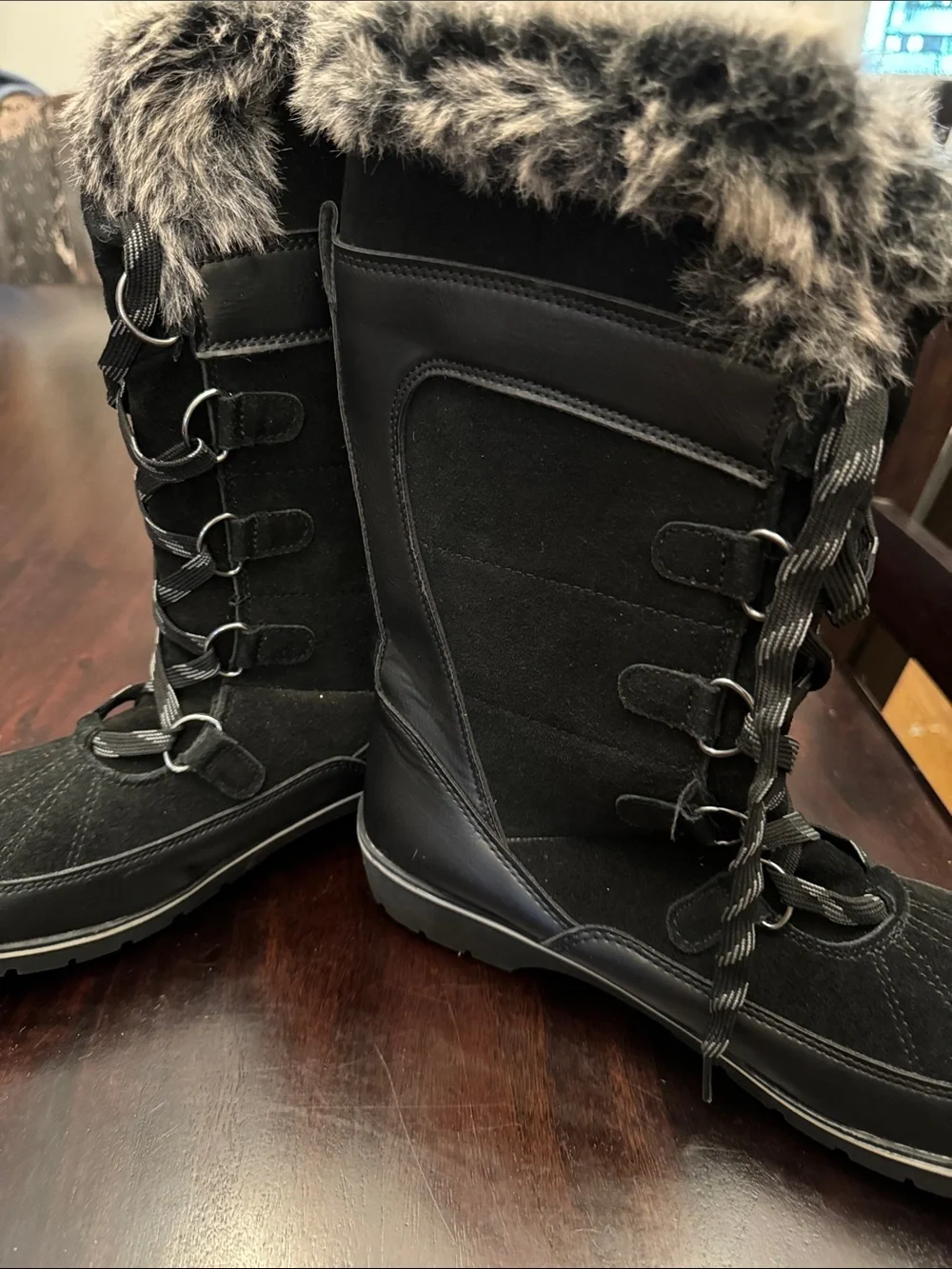 Universal Thread Black Suede Faux Fur-Trim Winter Lace-Up Boots Women’s size 11